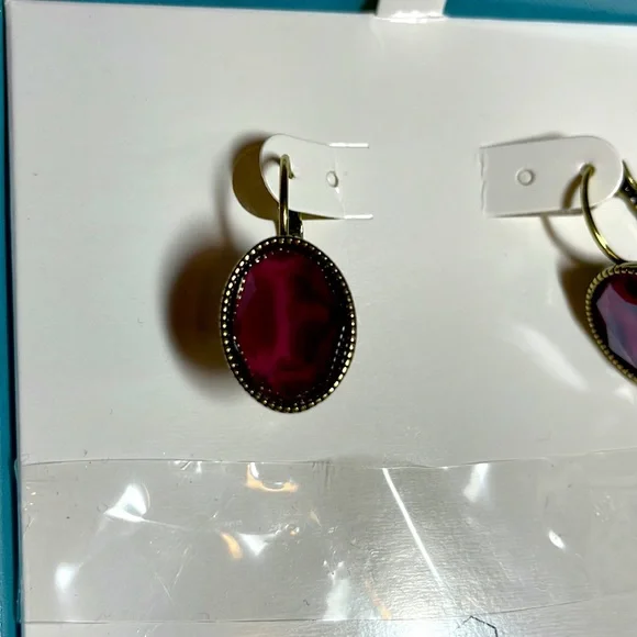 Touchstone Swarovski crystal red/garnet earrings, antique metal - Picture 2 of 3